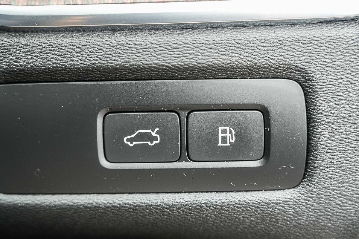 2024 Volvo XC60 Recharge Ultimate T8 Plug-In Hybrid