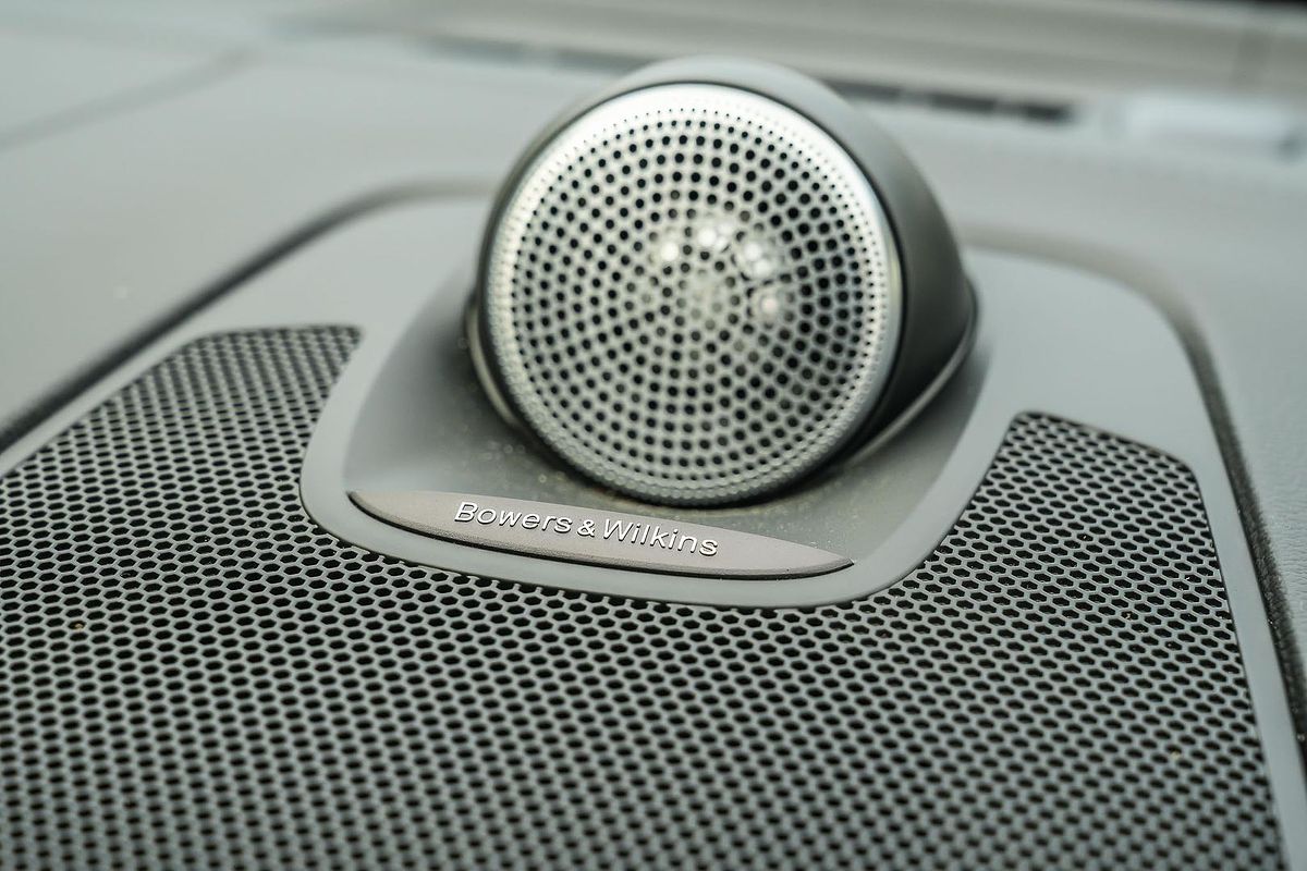 2024 Volvo XC60 Recharge Ultimate T8 Plug-In Hybrid