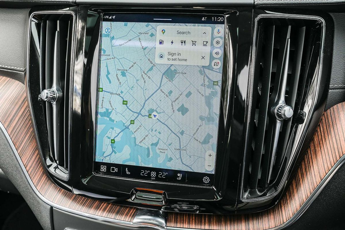 2024 Volvo XC60 Recharge Ultimate T8 Plug-In Hybrid