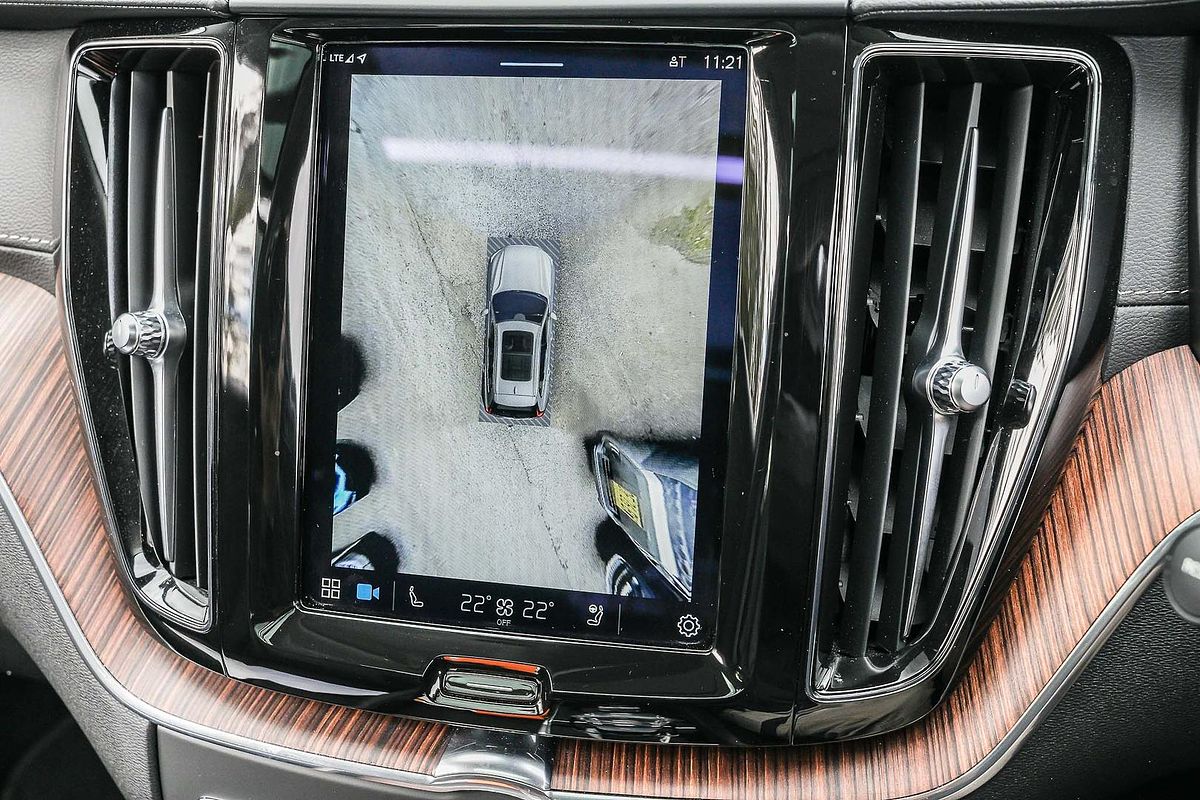 2024 Volvo XC60 Recharge Ultimate T8 Plug-In Hybrid