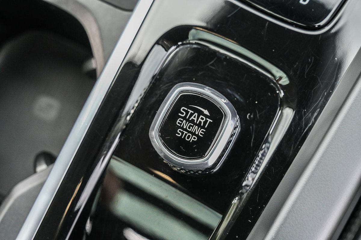 2024 Volvo XC60 Recharge Ultimate T8 Plug-In Hybrid