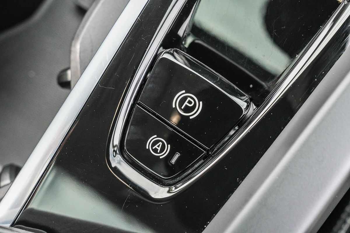 2024 Volvo XC60 Recharge Ultimate T8 Plug-In Hybrid