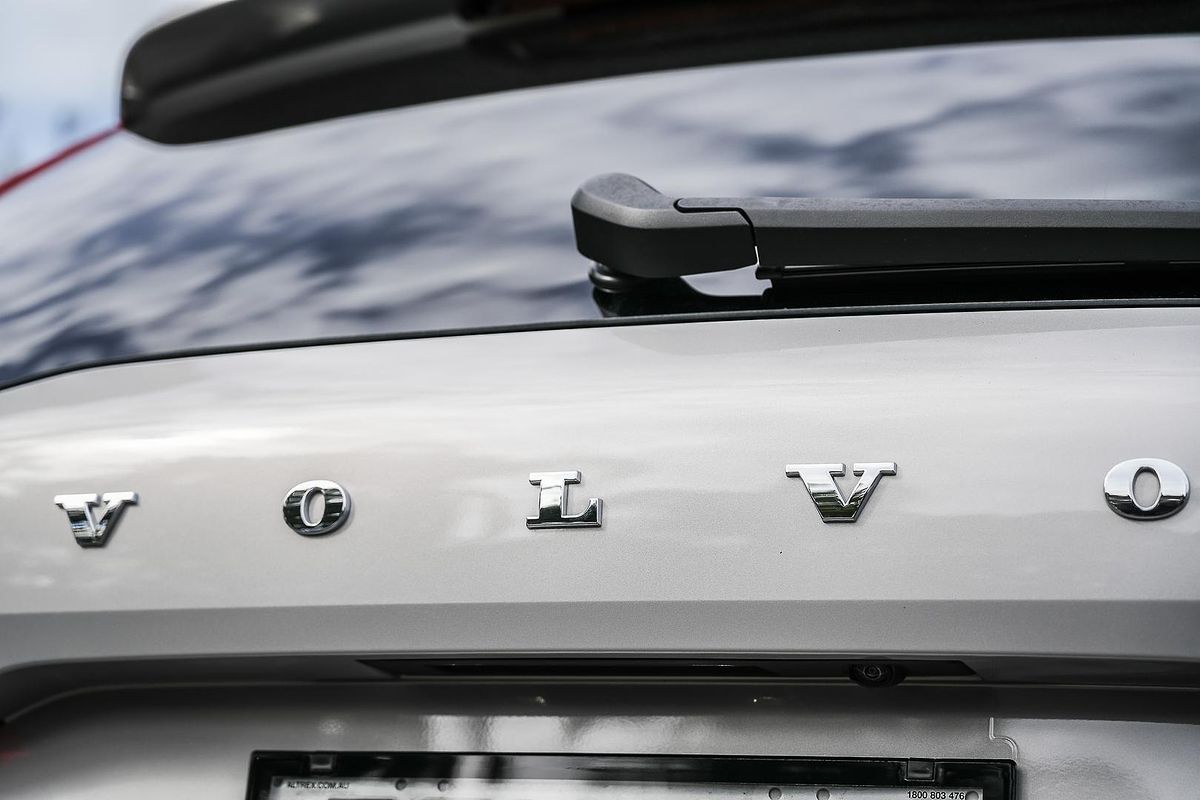 2024 Volvo XC60 Recharge Ultimate T8 Plug-In Hybrid