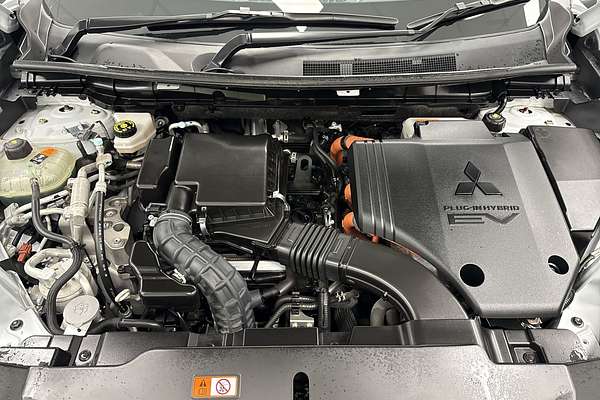 2022 Mitsubishi Outlander PHEV Exceed Tourer ZM