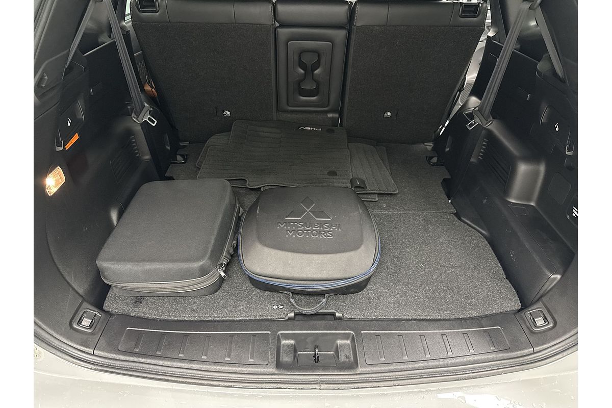 2022 Mitsubishi Outlander PHEV Exceed Tourer ZM