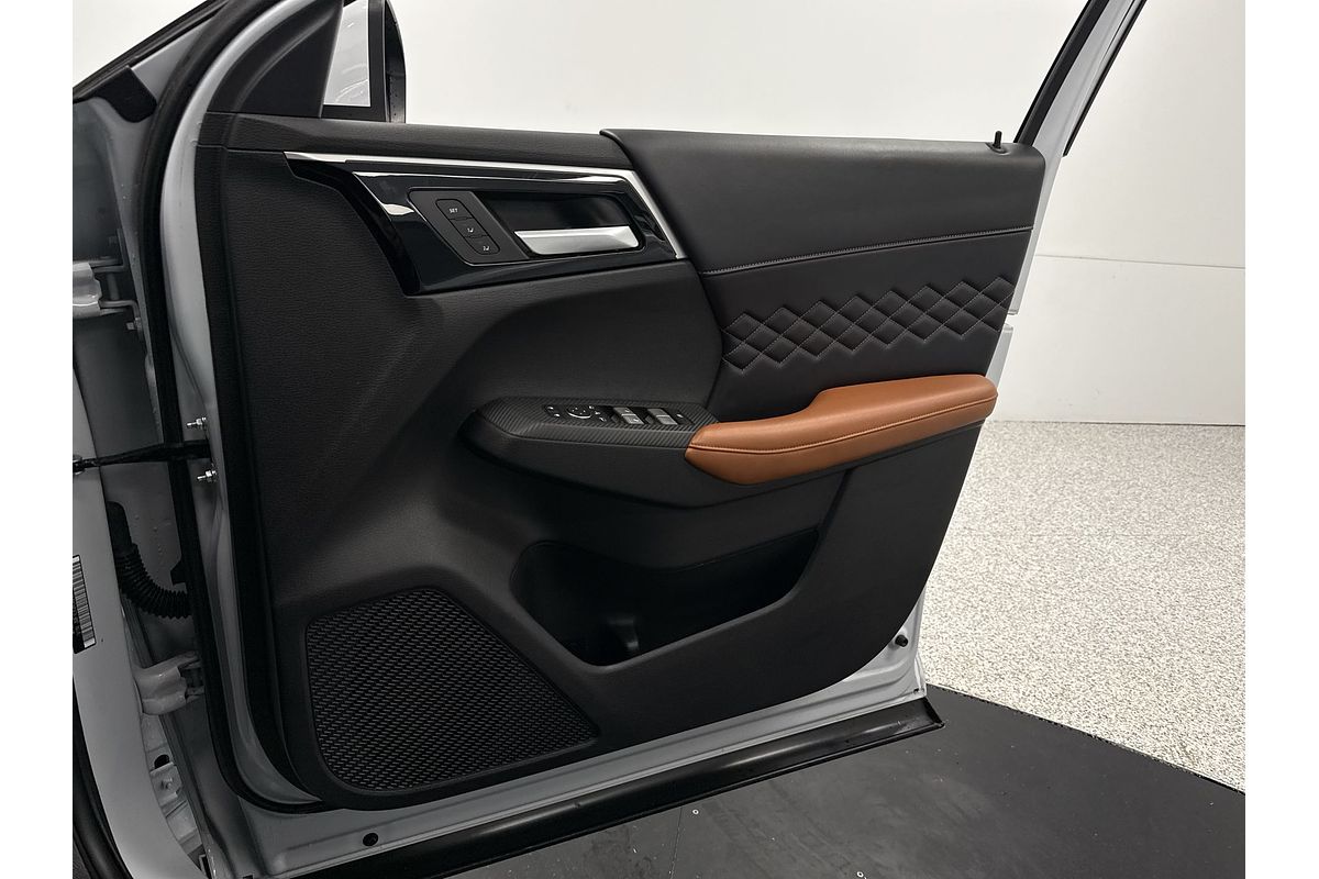 2022 Mitsubishi Outlander PHEV Exceed Tourer ZM