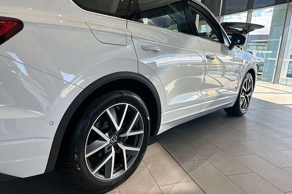 2025 Volkswagen Touareg 210TDI Elegance RC