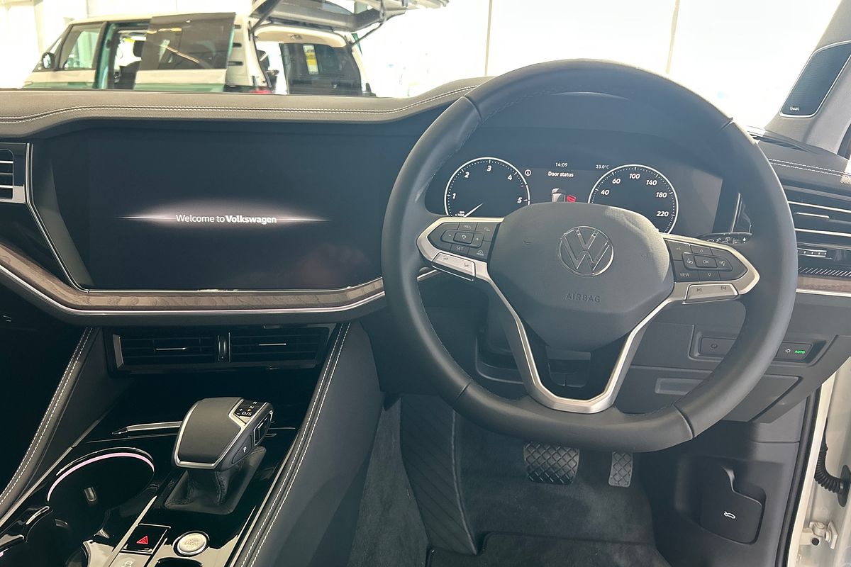 2025 Volkswagen Touareg 210TDI Elegance RC