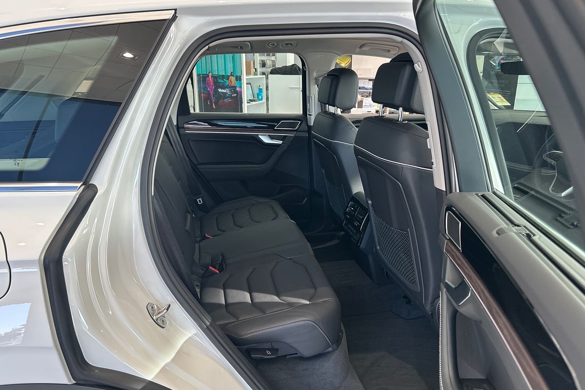 2025 Volkswagen Touareg 210TDI Elegance RC