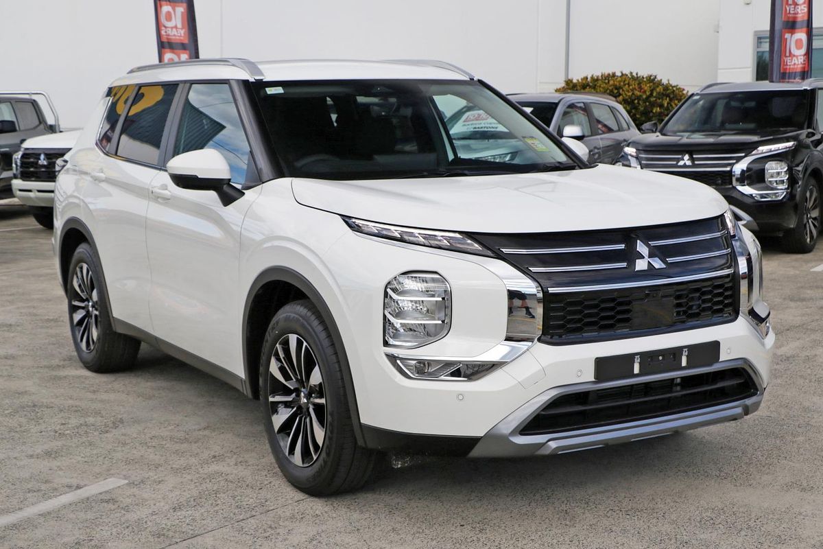 2025 Mitsubishi Outlander LS ZM