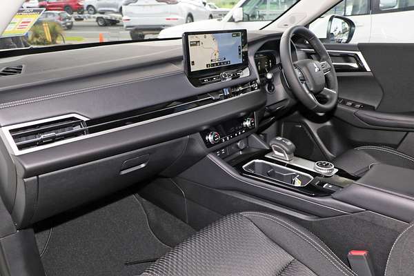 2025 Mitsubishi Outlander LS ZM