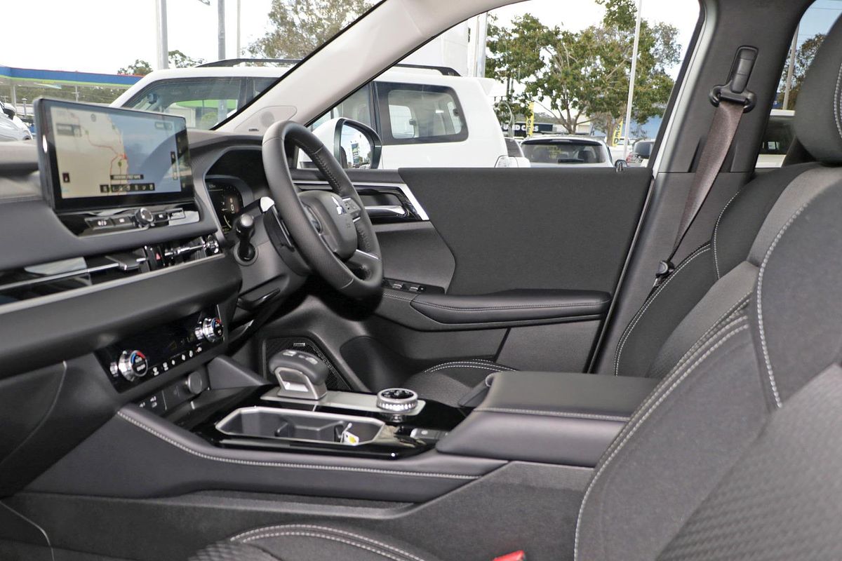 2025 Mitsubishi Outlander LS ZM