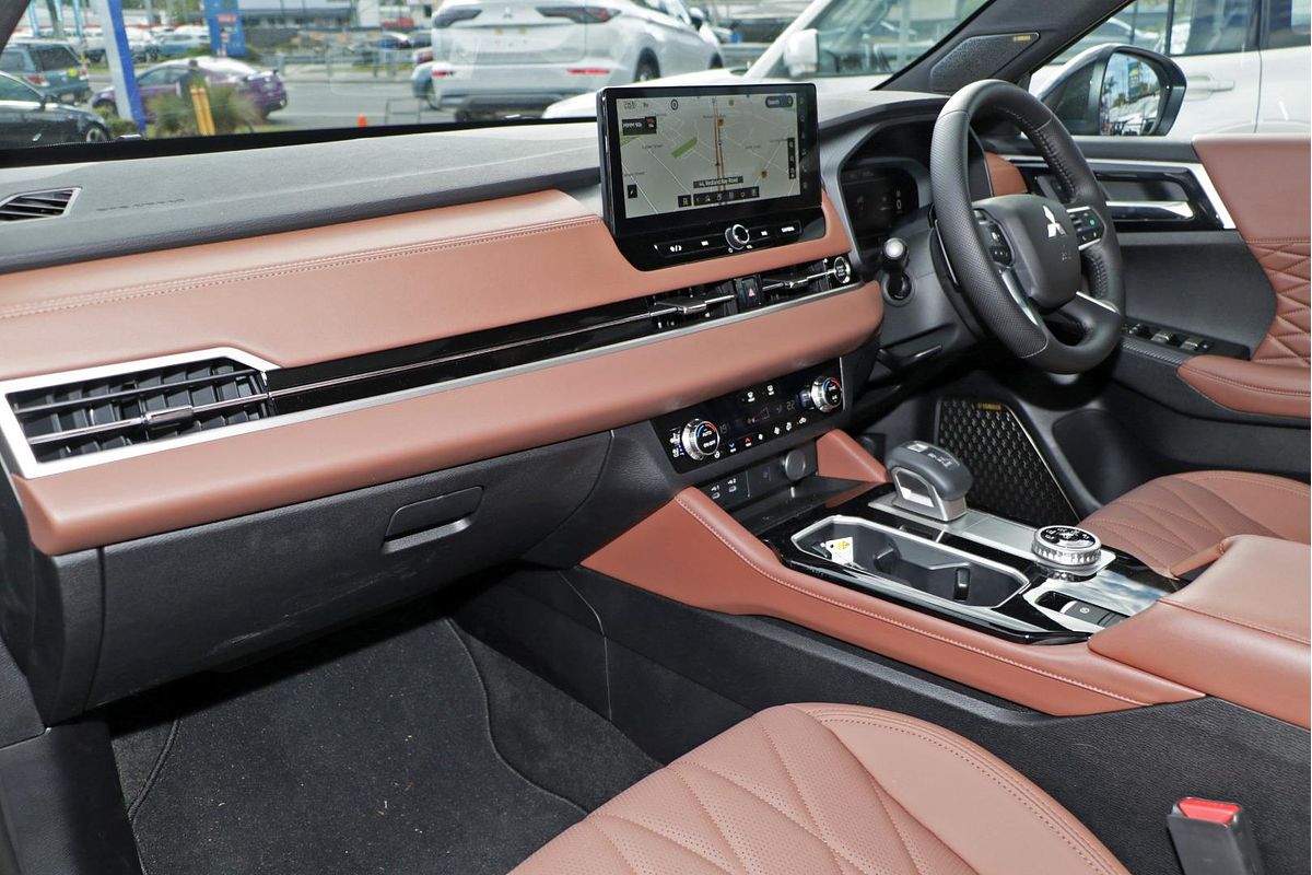 2025 Mitsubishi Outlander Exceed Tourer ZM