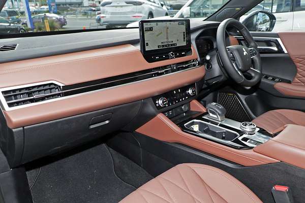 2025 Mitsubishi Outlander Exceed Tourer ZM