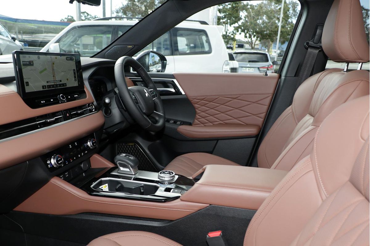 2025 Mitsubishi Outlander Exceed Tourer ZM