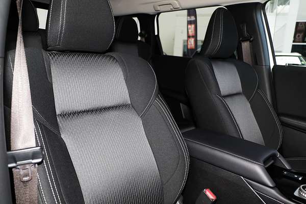 2025 Mitsubishi Outlander LS ZM