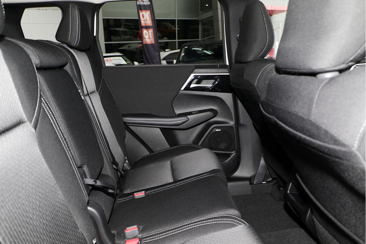 2025 Mitsubishi Outlander LS ZM