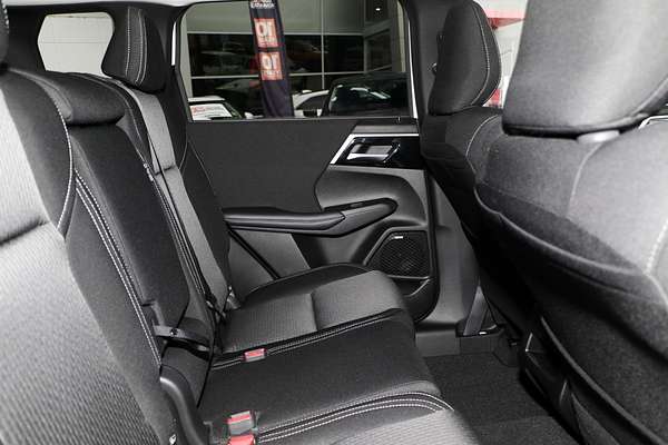 2025 Mitsubishi Outlander LS ZM