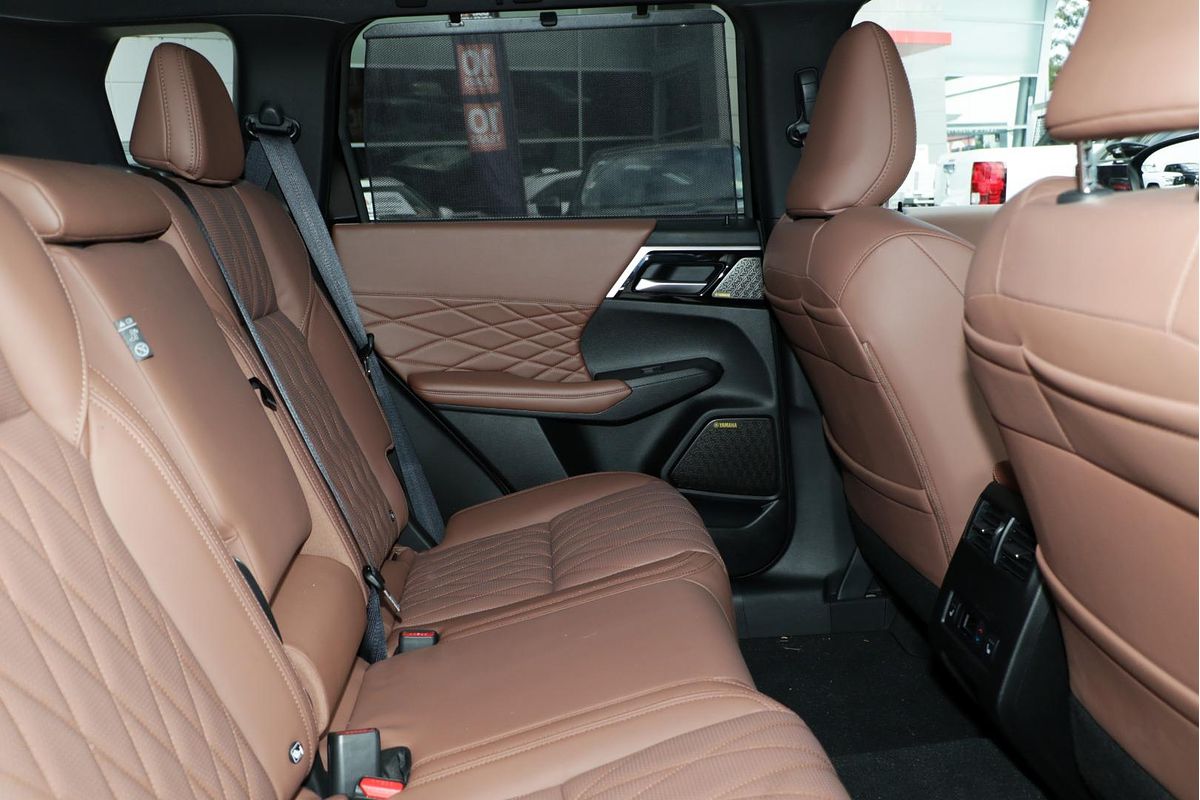2025 Mitsubishi Outlander Exceed Tourer ZM