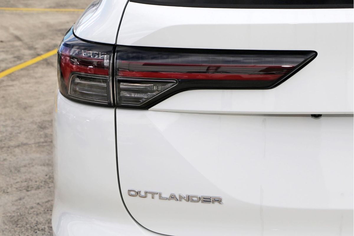 2025 Mitsubishi Outlander LS ZM