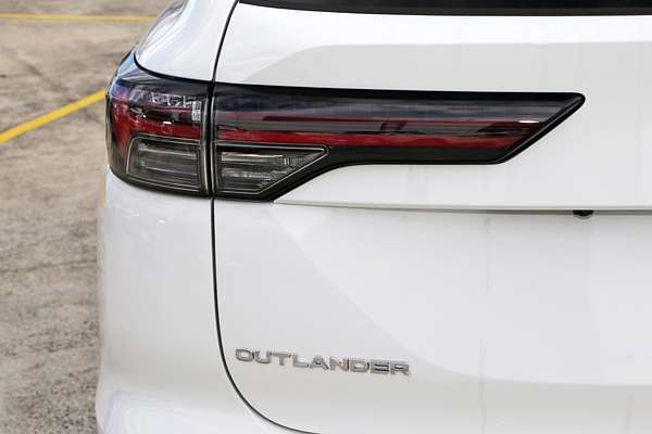 2025 Mitsubishi Outlander LS ZM