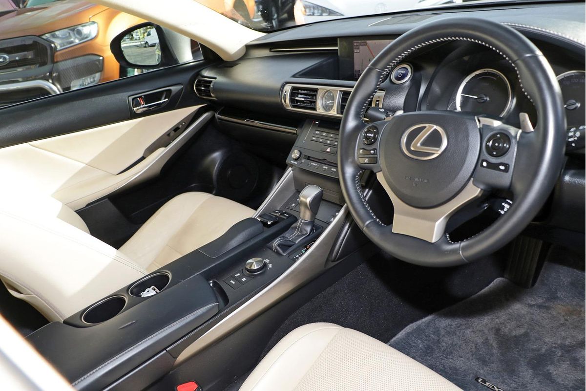 2014 Lexus IS IS300h Luxury AVE30R