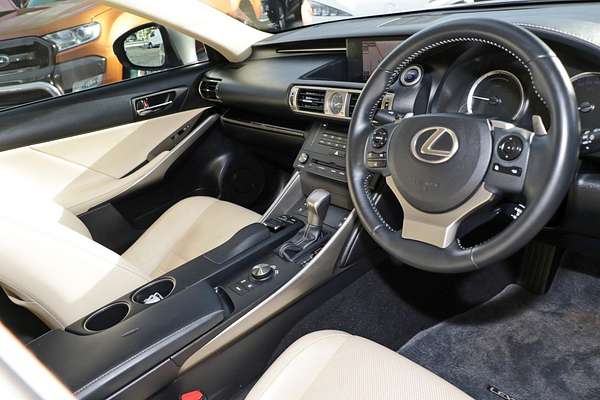 2014 Lexus IS IS300h Luxury AVE30R