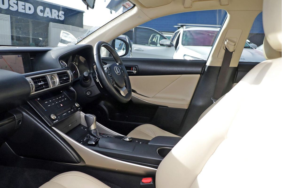 2014 Lexus IS IS300h Luxury AVE30R
