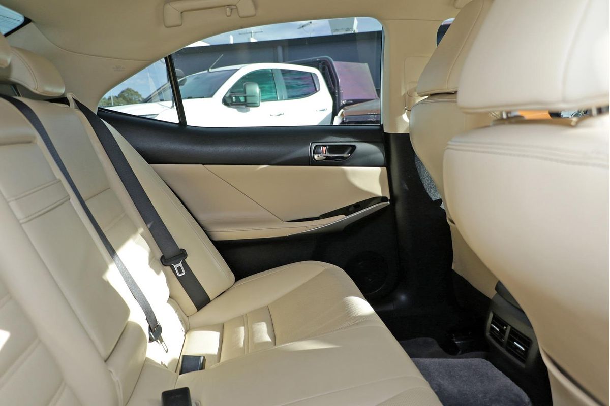 2014 Lexus IS IS300h Luxury AVE30R