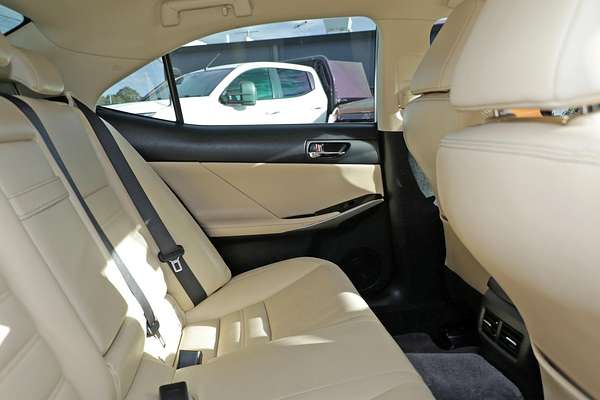 2014 Lexus IS IS300h Luxury AVE30R