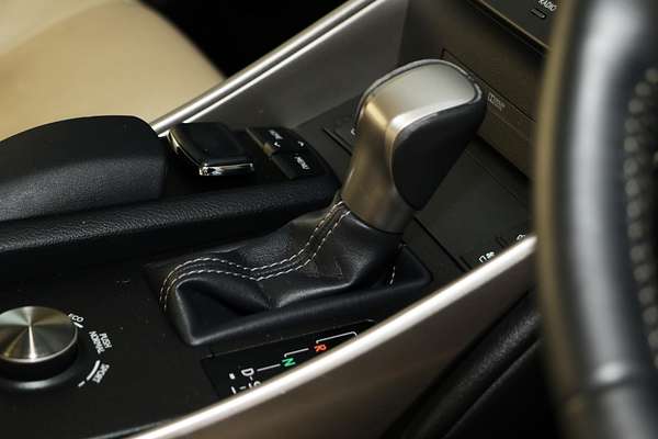 2014 Lexus IS IS300h Luxury AVE30R