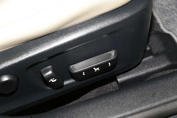 2014 Lexus IS IS300h Luxury AVE30R