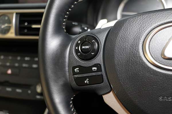 2014 Lexus IS IS300h Luxury AVE30R