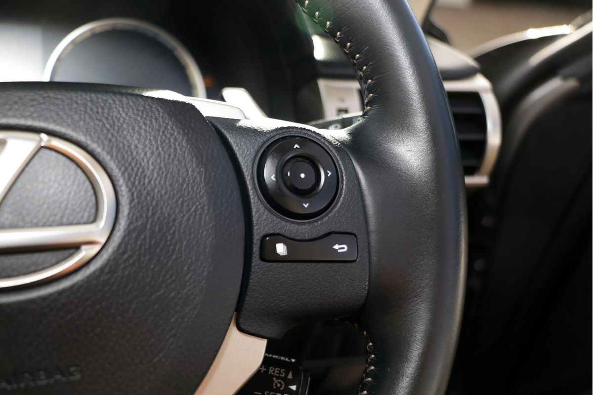 2014 Lexus IS IS300h Luxury AVE30R