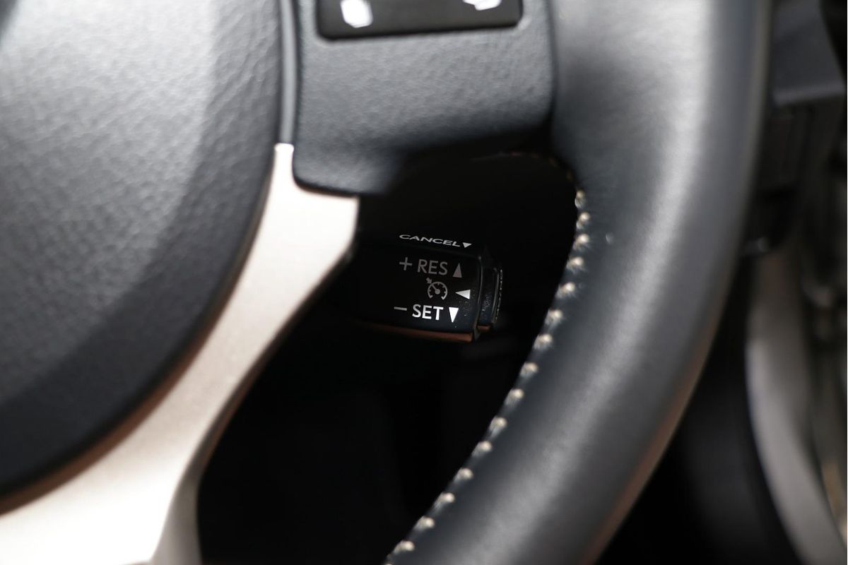 2014 Lexus IS IS300h Luxury AVE30R
