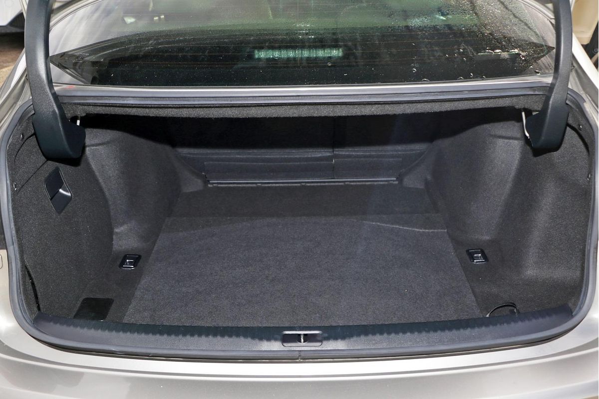 2014 Lexus IS IS300h Luxury AVE30R