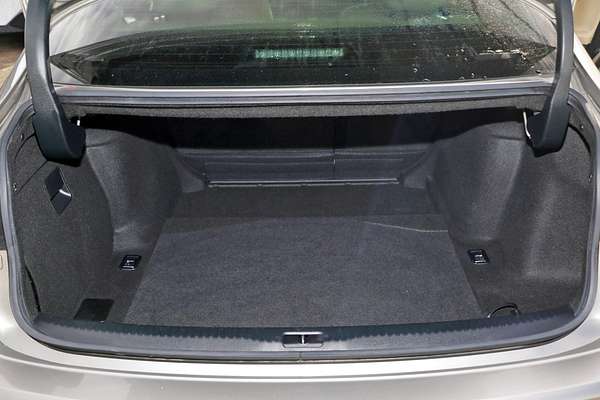 2014 Lexus IS IS300h Luxury AVE30R