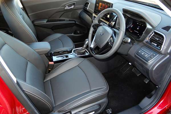 2025 Mahindra XUV 3XO AX7L