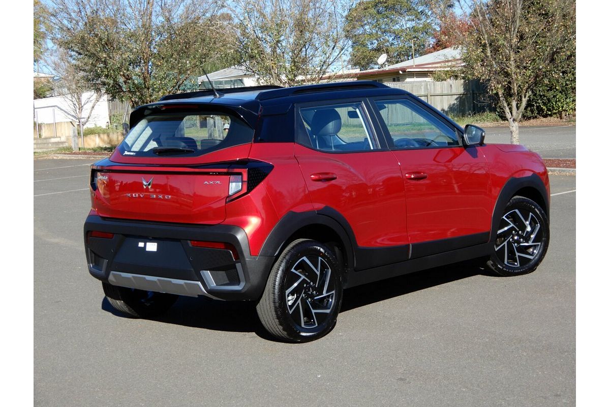 2025 Mahindra XUV 3XO AX7L