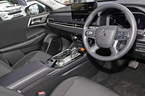 2025 Mitsubishi Outlander ES ZM