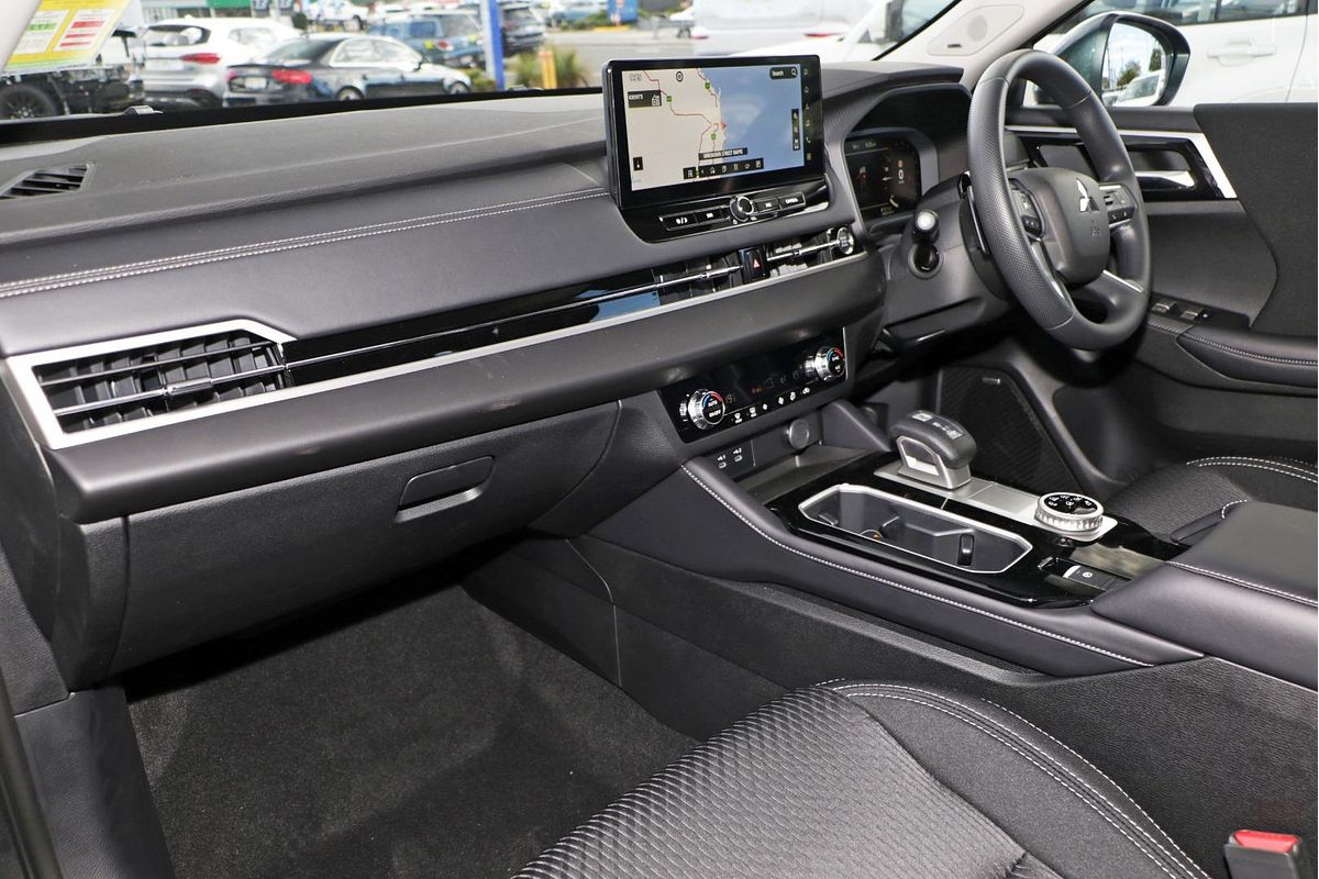 2025 Mitsubishi Outlander ES ZM
