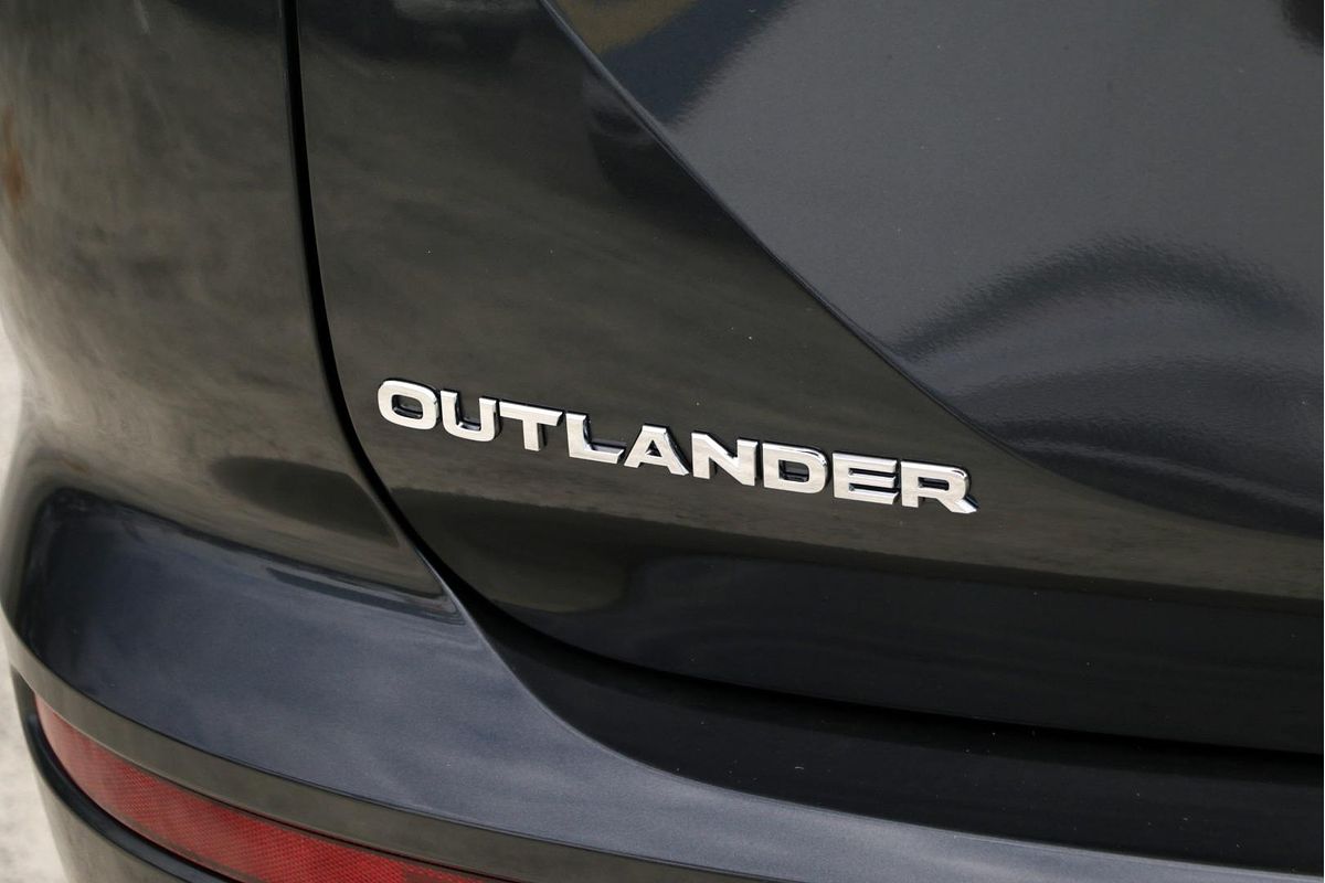 2025 Mitsubishi Outlander ES ZM