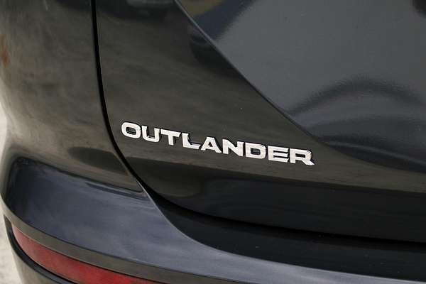 2025 Mitsubishi Outlander ES ZM