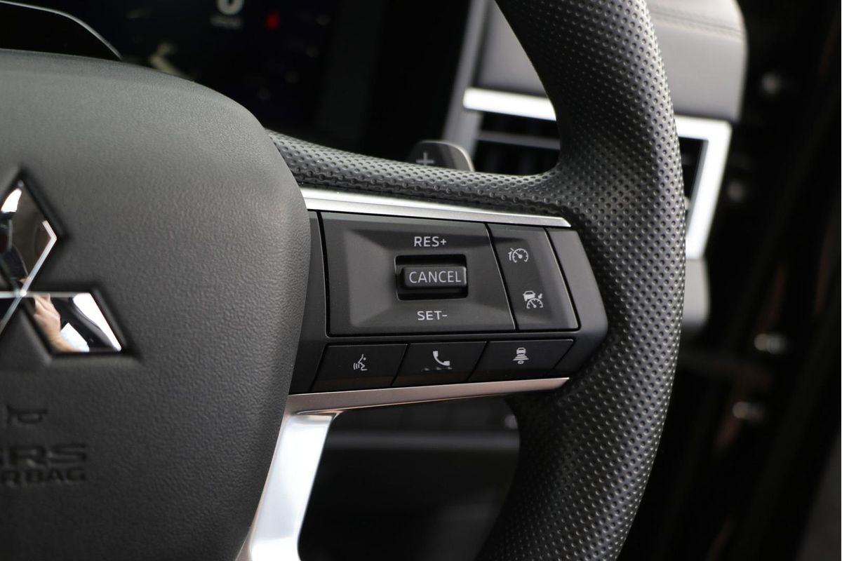 2025 Mitsubishi Outlander ES ZM
