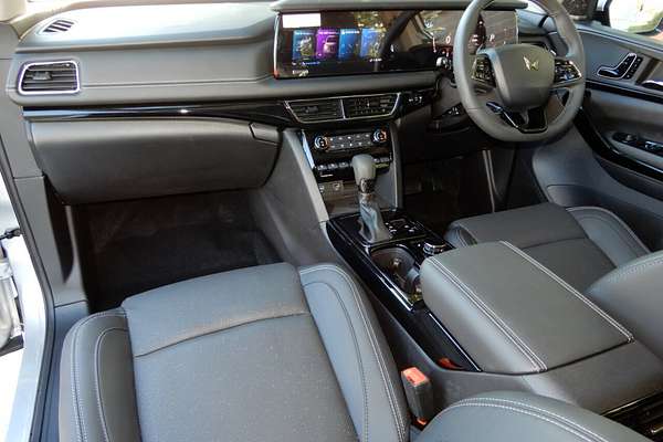 2025 Mahindra XUV700 AX7L