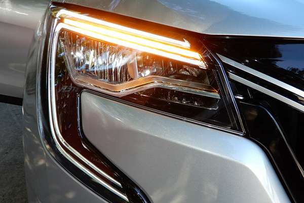 2025 Mahindra XUV700 AX7L