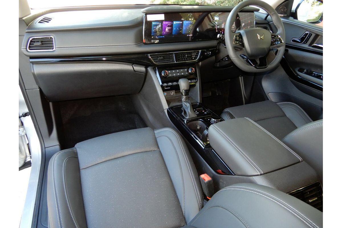 2025 Mahindra XUV700 AX7L
