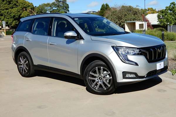 2025 Mahindra XUV700 AX7L
