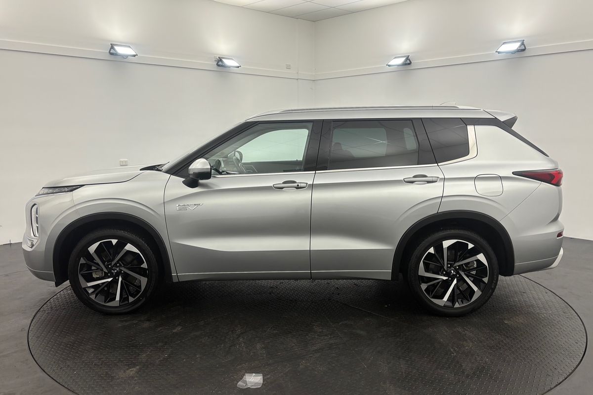 2022 Mitsubishi Outlander PHEV Exceed ZM