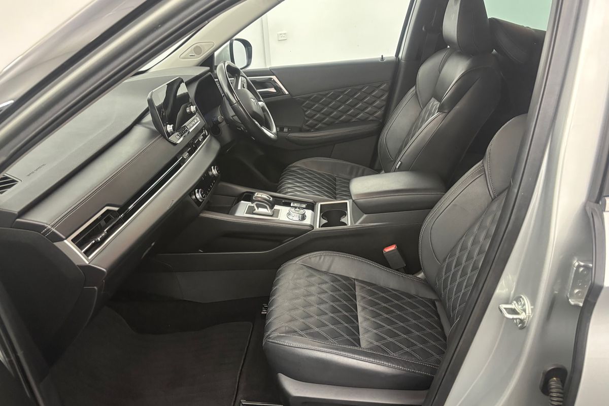 2022 Mitsubishi Outlander PHEV Exceed ZM